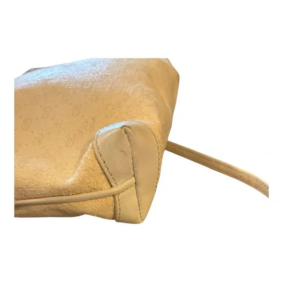 Authenticated Off White Crossbody GG Supreme Canvas Gucci Bag - Picture 6 of 16